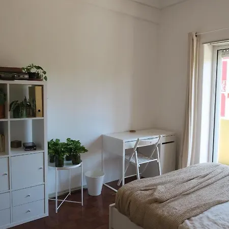 Quartos Nina Dourado Lda * Lisbon