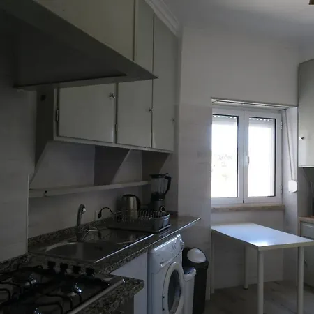 Homestay Quartos Nina Dourado Lda *