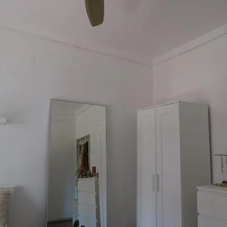Quartos Nina Dourado Lda Habitación en casa particular